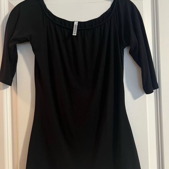 LuLu’s Malaya off the shoulder top - Picture 2 of 5